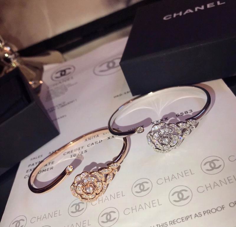 Chanel bracelet 3lyx55